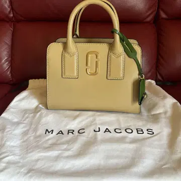 MARC JACOBS 베이지 그린