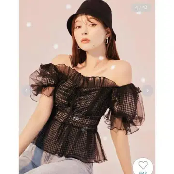snidel 개더 프릴 오프숄더 블라우스