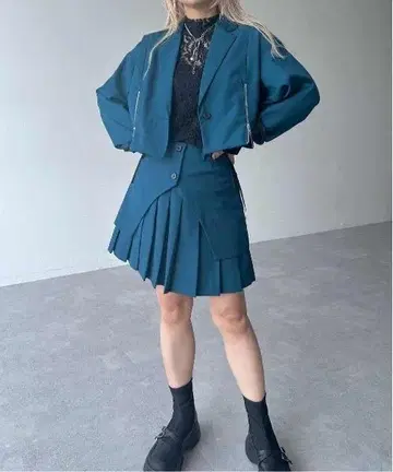 새상품 HARE 2P 지퍼 자켓*치마바지 셋업