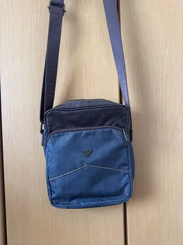 Armani 네이비 숄더백
