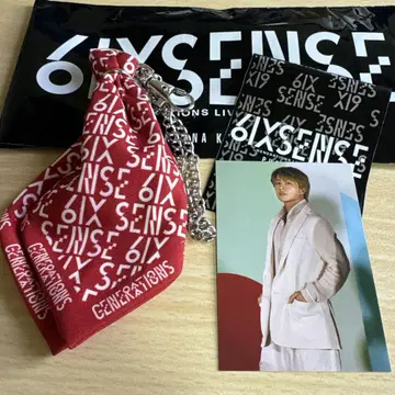 6IXSENSE 키링과 포토 카드 세트
