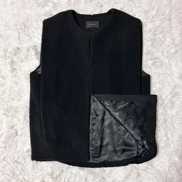 CHIGNON 시뇽 보아 플리스 베스트 안감 페이즐리 무늬 블랙