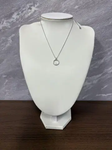 스와로브스키 크리스탈 장식 원형 펜던트 목걸이