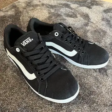 VANS 블랙/화이트 스니커즈