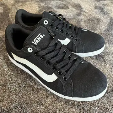 VANS 블랙/화이트 스니커즈