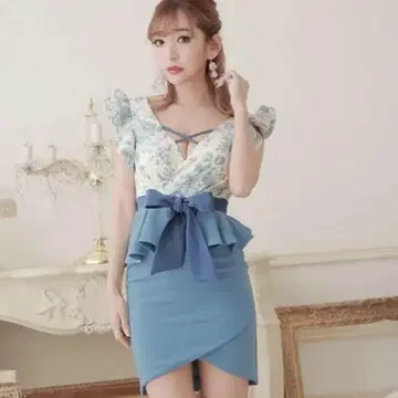 JEWELS 프릴이 달린 파랑과 화이트의 타이트 드레스