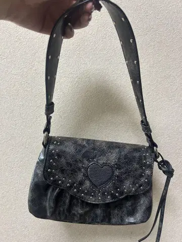 MOUSSY 하트 개더 스터드 백