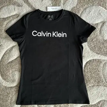 [ 새상품 ] Calvin Klein 반팔 T셔츠 블랙