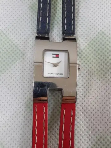 TOMMY HILFIGER 가죽 손목시계 밴딩