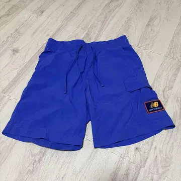 new balance 숏팬츠 파란색 포켓 부착