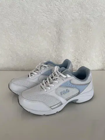 FILA 화이트/블루 러닝화 23cm