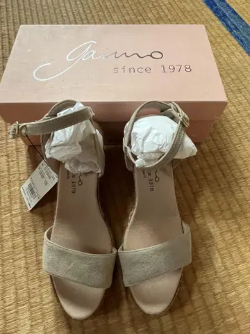 미사용 새상품! Gaimo 베이지 스웨이드 샌들