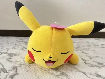 피카츄 봉제 인형 암컷 모습
