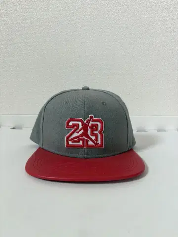 Jordan 23 캡 그레이/레드