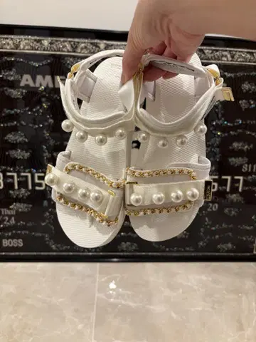 MUVEIL SUICOKE 펄 장식 스포츠 샌들