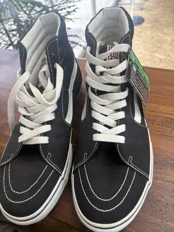 Vans Sk8-Hi 블랙/화이트 하이컷 스니커즈