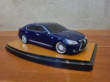 렉서스 LS 1/24 스케일 모델