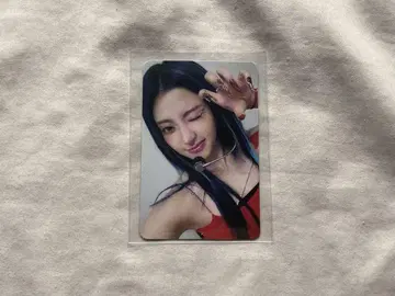 LESSERAFIM 윤진 트레이딩 카드