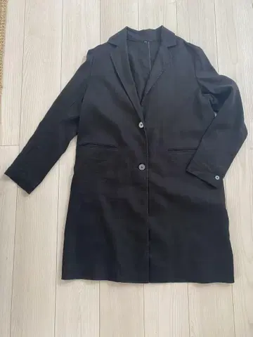 린넨 소재 블랙 롱 체스터 코트 스트레치로 착용감 발군
