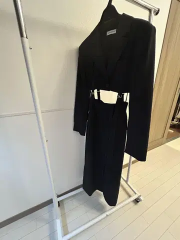 MAISON SPECIAL 블랙 스커트 셋업
