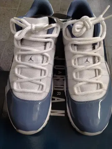 선착순 Jordan 11 레트로 스니커즈