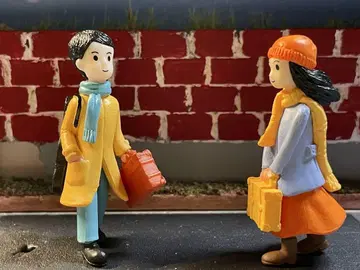 남녀 피규어 컬러풀한 디자인