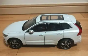 볼보 XC60 화이트 1/18 스케일