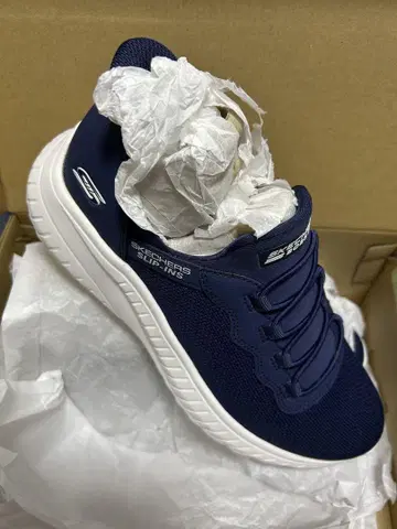 SKECHERS 네이비 스니커즈