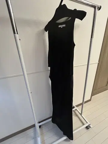 블랙 쉬폰 슬리브리스 롱 원피스