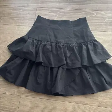 rirandture 프릴 장식 블랙 플레어 스커트
