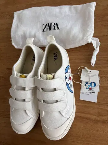[ 미사용품 ] ZARA 도라에몽 50th 스니커즈 24cm