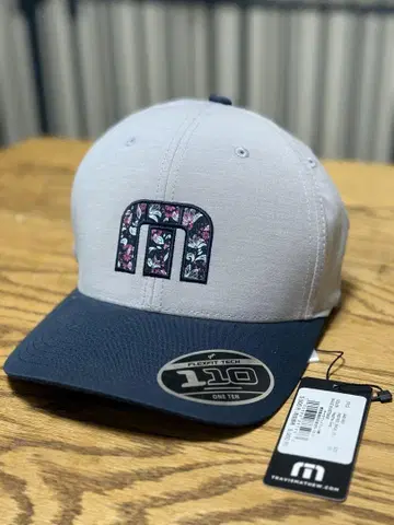 TRAVISMATHEW 플라워 패턴 자수 캡 110 트라비스마슈