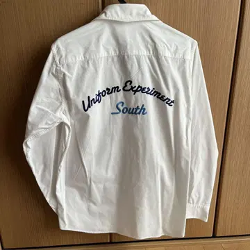 uniform experiment 화이트 셔츠