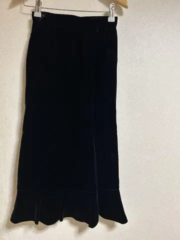 블랙 벨벳 스커트