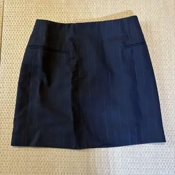 AURALEE 네이비 미니 스커트