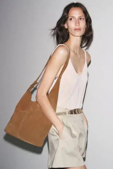 새상품! ZARA 자라/소프트 스플릿 스웨이드 비대칭 버킷 백