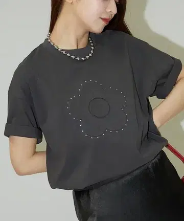 MARY QUANT x PUBLUX 스터드 엠보싱 아트T셔츠