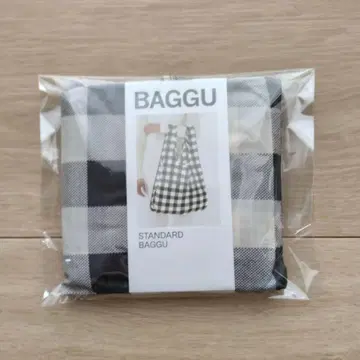 [미사용 새상품] BAGGU 스탠다드 블랙 & 화이트 깅엄 체크