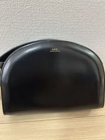 A.P.C. 블랙 숄더백
