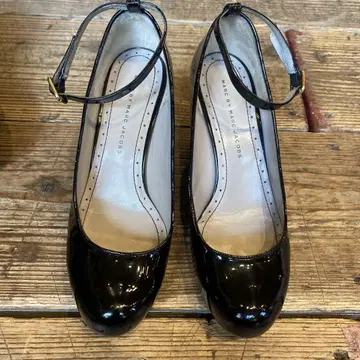 Marc by Marc Jacobs 블랙 에나멜 웨지힐 펌프스