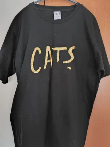 CATS T셔츠 XL 블랙 고양이 눈 디자인