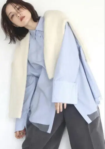 레이어드 디자인 오버사이즈 셔츠 블루 헤라무