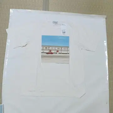 화이트 프린트 T셔츠 엽서 포함
