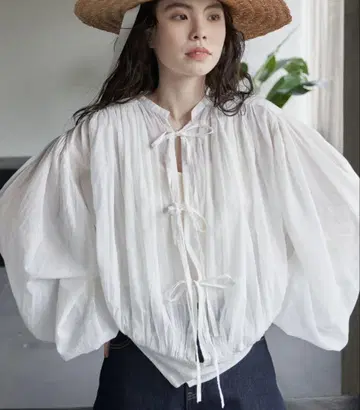 Libra Cue 앤티크 리본 볼륨 블라우스
