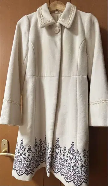 axes femme 자수 롱 코트