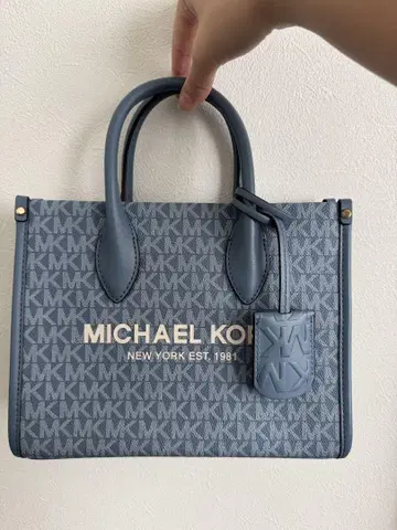 MICHAEL KORS 블루 로고 프린트 핸드백