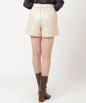 아이보리 하이웨스트 숏팬츠