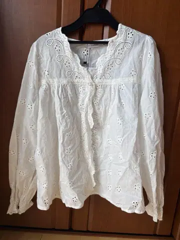 화이트 자수 긴팔 블라우스 M