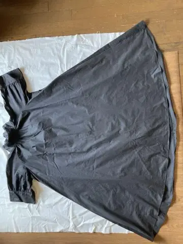 블랙 반팔 스탠드 카라 롱 원피스