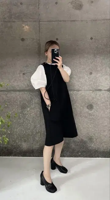 Girlish St.cecilia 크루넥 숏 살로펫